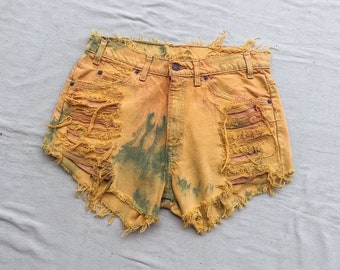 Levi's yellow over-dyed shorts - size 30-31