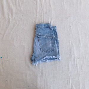 Levi's orange Lasche - kurze Hose - Größe 23 - 24