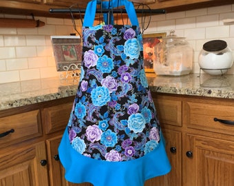 Blue Flower Apron! Beautiful Women's blue Floral Apron.  Hostess cooking apron, kitchen apron, Bride apron