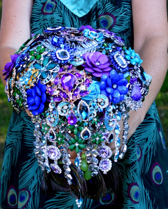 Custom Brooch Bouquet for Peacock Wedding Cascade Bridal Broach Bouqet in Teal Blue Purple Peacock Feathers