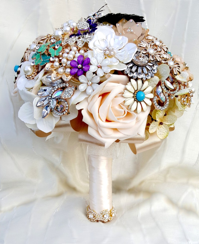 Brooch in “Leaf