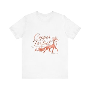 銅色のフォックストロットのキツネのイラストTシャツ｜メタリックな銅色の文字、森のデザイン