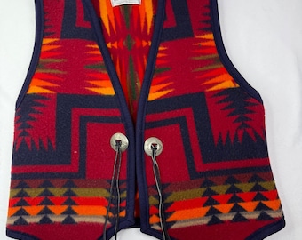 Gilet in lana Silverado stile sud-occidentale con bottoni concho rossi e arancioni geometrici piccoli USA