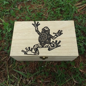Tree frog Trinket Box, Memorial Storage box, Frog Engraved Wooden Box, Toad Gift Box, Custom Laser engraved Box