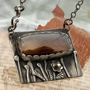 Handgemachte Silber Blumen Halskette mit natürlichen Montana Achat Stein!