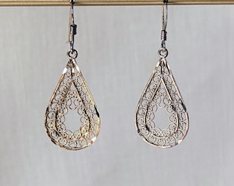 Boucles d'oreilles pendantes vintage en argent sterling filigrané en forme de larme