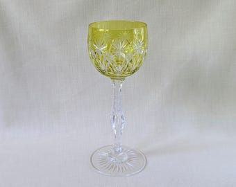 Gobelet vintage en verre taillé jaune et transparent avec longue tige
