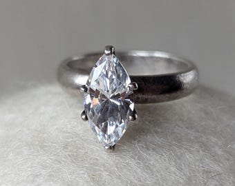 Bague vintage marquise en argent sterling et zircone cubique - Taille 5-1/2