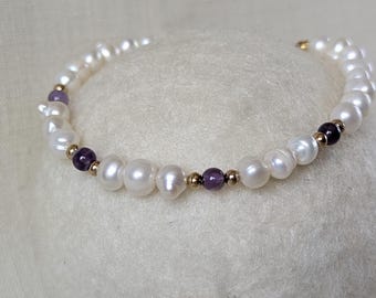 Bracelet vintage en perles blanches et améthystes : Bijou de mariage