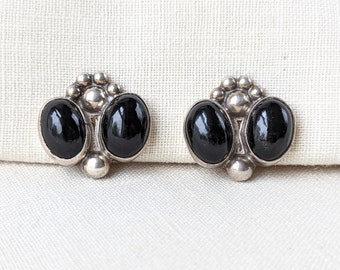 Sterling Silver Onyx Earrings made in Mexico, Vintage Earrings, Vintage Screw Back Earrings, Goth Earrings, Goth Jewelry, Gotic Jewelry