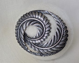 Broche ovale vintage Swede Craft en argent sterling, grande taille, ornée de fougères et de motifs végétaux.