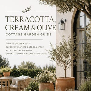 Puede incluir: Una guía de jardín titulada TERRACOTTA, CREAM & OLIVE COTTAGE GARDEN GUIDE. El texto incluye: HOW TO CREATE A SOFT, EUROPEAN-INSPIRED OUTDOOR SPACE WITH TIMELESS PLANTING, WARM MATERIALS & RELAXED STRUCTURE. NATURAL BEAUTY, THOUGHTFUL LIVING.