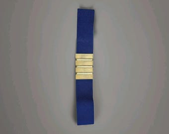 Vintage 1980-tals blått stretchbälte randigt guldfärgat spänne med elastiskt midjebälte