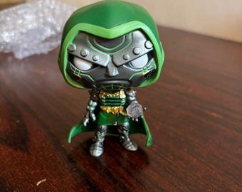 Armored Green Villain Figure – 10cm Comic Inspired Collectible Statue