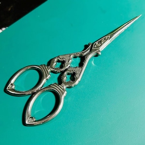 Vintage Tailor Embroidery Scissors ∙ Scissors for Quilting Sewing Paper Crafting Scrapbooking Yarn Thread Travel ∙ Sharp Small Scissors