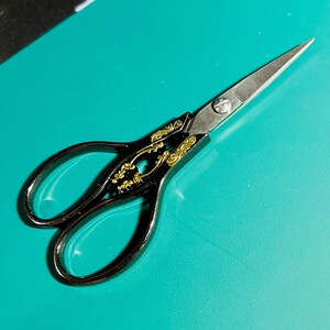 Vintage Embroidery Scissors ∙ Scissors for Quilting Sewing Paper Crafting Scrapbooking Yarn Travel ∙ Sharp Small Scissors ∙ Thread Snips
