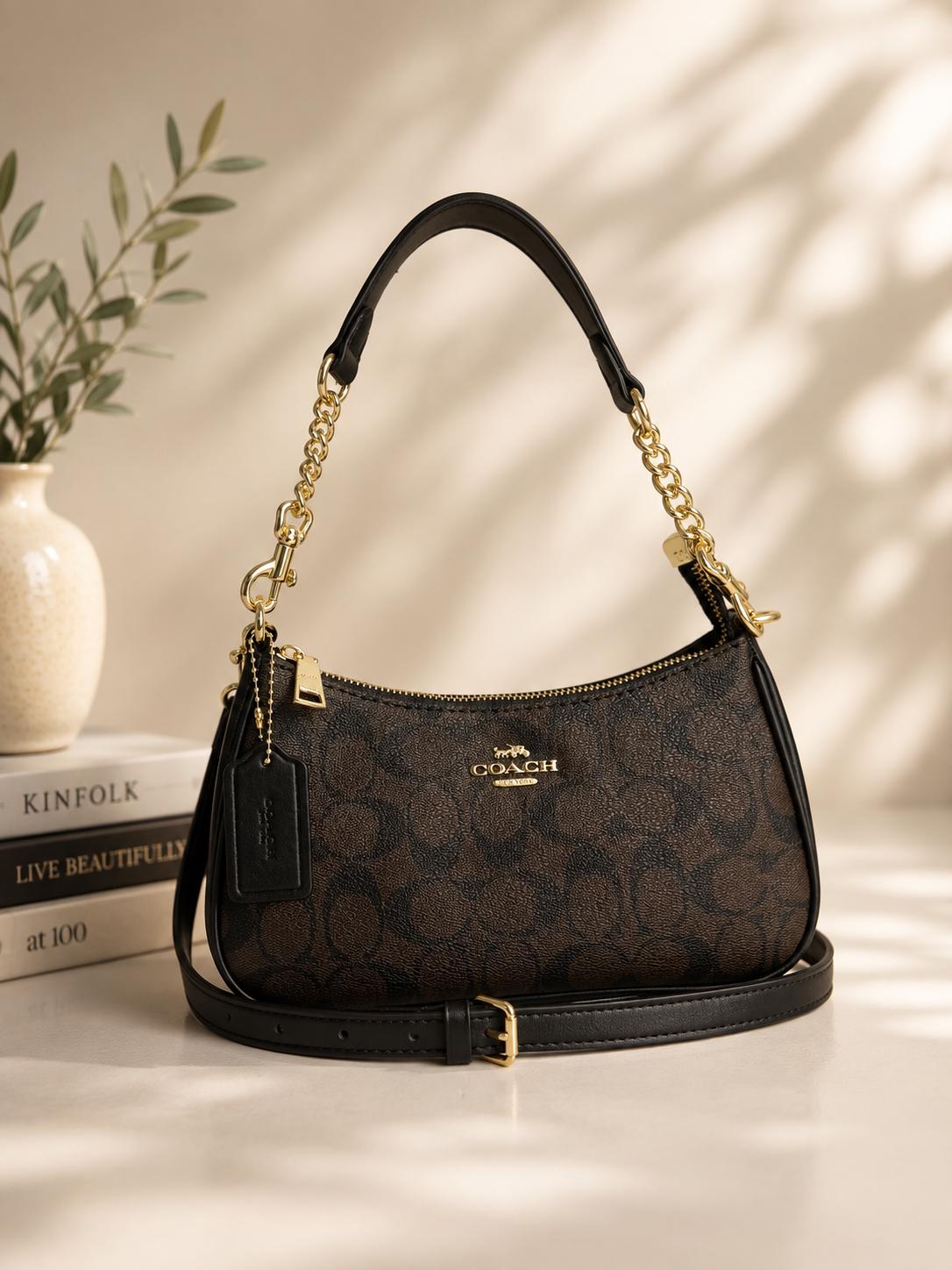 バッグ Coach 8K01 Signature Shoulder bag Black Coach 8K01 Black