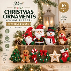 Peut inclure: Un patron de couture numérique pour 10 décorations de Noël par Sidra Bag Studio. L'image présente des ornements en feutrine dont un gnome, un père Noël, un bonhomme de neige, un renne, un sapin, un pain d'épice, une canne, une couronne, une étoile et une chaussette sur une surface en bois.
