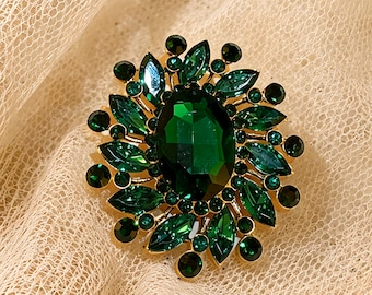 Emerald Green Crystal Brooch, Gold Tone Statement Pin, Vintage Inspired Leaf Brooch, Elegant Rhinestone Lapel Jewelry Gift for Women
