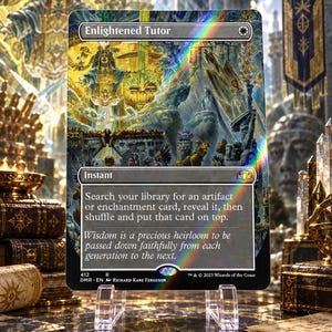 以下が含まれることがあります： 金と青の複雑なファンタジーアート、'Instant'の文字、ゲームの説明、アーティスト名'Richard Kane Ferguson'が暗い背景に印刷され、虹色の光のフレアが入ったホログラフィック仕様のEnlightened Tutorトレーディングカード。