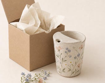 Handmålad keramikmugg med vildblommor, handgjord keramikmugg med lock, blommig kaffekopp, present till henne