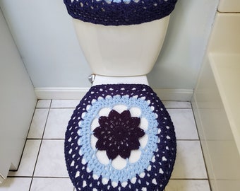 a set of 2 - a crochet toilet seat cover and a tank lid cover  - navy/soft blue/dark navy (TTLTSC30Y)