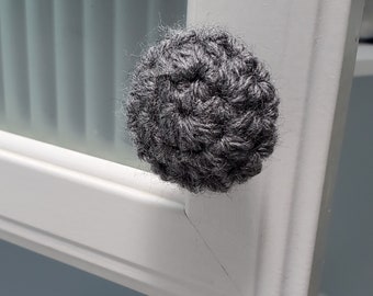 Funda de crochet para pomo de puerta de gabinete (apta para pomos de 2,5 a 3,18 cm), protector de pared, decoración del hogar - Más de 20 colores - CKC2A-2V