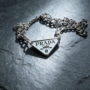 小物 PRADA Triangle Logo Enamel l Charm Prada Triangle Charm - Etsy