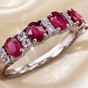 Alianza de boda de plata de ley 925 con rubí, anillo alternativo ovalado con rubí rosa y diamantes blancos, alianza de aniversario de estilo vintage con múltiples piedras.