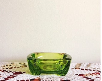 Vintage Green Glass Ashtray, Emerald Green, Art Deco Ashtray, Vintage Green Glass, Vintage Ashtray, Vintage Barware, Bar Decor, MCM Decor
