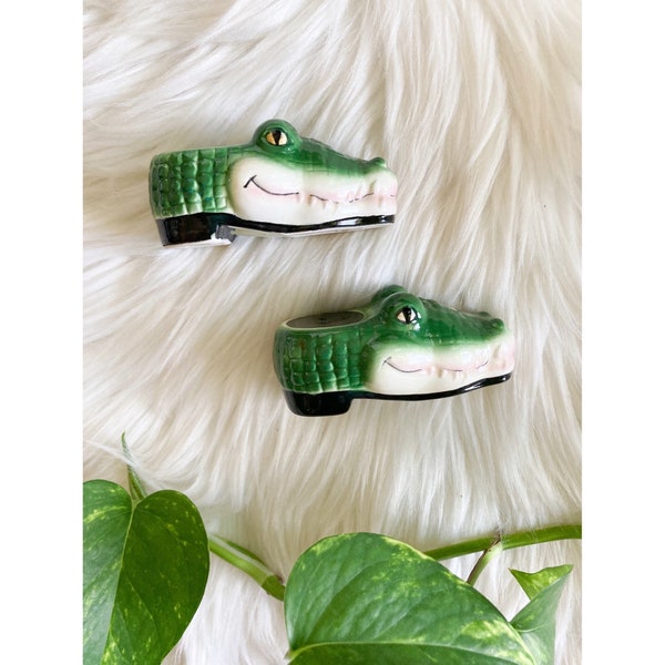 Vintage Gator Salt and Pepper Shakers, Vintage Salt and Pepper Shakers, Kitsch Decor, Crocodile Shakers, Crocodile Decor, Vintage Vandor