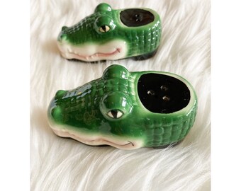 Vintage Louisiana Alligators Green Souvenir Push Button Salt & Pepper  Shaker Set
