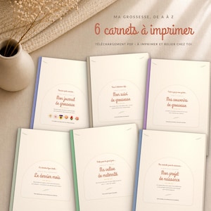 Peut inclure: Six carnets de grossesse imprimables avec des couvertures couleur crème et des reliures colorées. Le texte indique : MA GROSSESSE, DE A A Z, 6 carnets a imprimer, TELECHARGEMENT PDF - A IMPRIMER ET RELIER CHEZ TOI, Mon journal de grossesse, Mon suivi de grossesse, Mes souvenirs de grossesse, Le dernier mois, Ma valise de maternite, Mon projet de naissance.