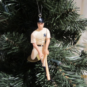 Joe Dimaggio, Lou Gehrig, Yogi Berra,  Roger Maris,Whitey Ford, Mickey Mantle New York Yankees baseball christmas sports ornament