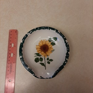 Green sunflower scoop style ceramic spoon rest with green hand sponged trim