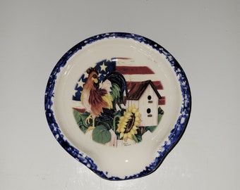 Americana Rooster motif ceramic scoop style spoon rest with hand sponged blue trim