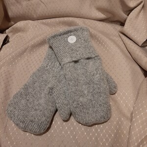 White/gray/black specked fleece lined upcycled sweater mittens size large (91)