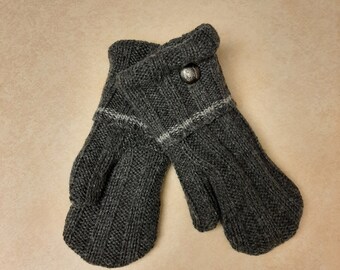 Dark gray fleece lined upcycled sweater mittens size large (140)