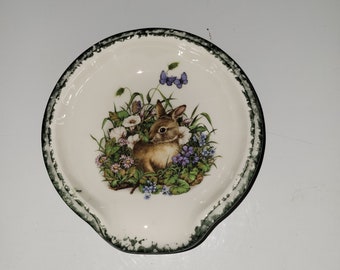 Rabbit motif ceramic scoop style spoon rest with hand sponged green trim