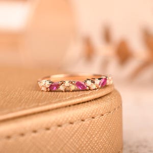 Anillo de rubí talla marquesa / Alianza de boda de ópalo redondo / Anillo de aniversario de oro de 14 quilates / Joyería fina hecha a mano / Regalo para ella / Joyería nupcial de lujo