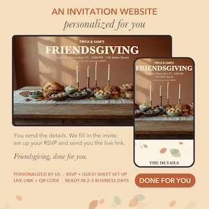 Op de afbeelding: Een uitnodigingswebsite-sjabloon voor een Friendsgiving-evenement met een tafel vol eten, kaarsen en herfstdecoratie. De tekst luidt Priya & Sam's Friendsgiving, Saturday, November 21, 4:00 PM, 118 Alder Street, en The Details.