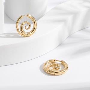 18K vergulde spiraalvormige oorringen, dikke gouden oorringen, wervelende oorbellen, opvallende sieraden, cadeau voor haar