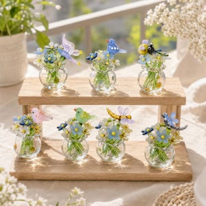 Mini ramo de flores de cristal hecho a mano, flores de cristal soplado a mano en un pequeño jarrón, con detalles de pájaros y abejas, regalo de decoración floral en miniatura para el escritorio de ella.