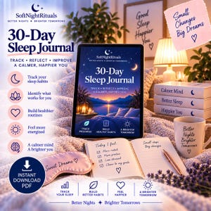 Könnte beinhalten: Ein 30-Tage-Schlaftagebuch als digitales Produkt mit einem Tablet, das eine nächtliche Landschaft zeigt, einem offenen Notizbuch mit linierten Seiten, einer rosa Schlafmaske aus Satin mit dem Text Sweet Dreams und einer weißen Tasse mit dem Text Better Nights Brighter Tomorrows.