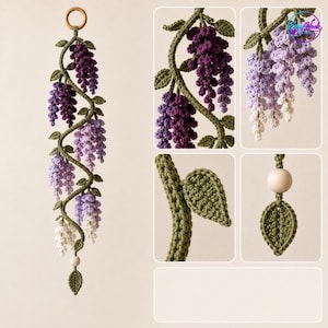 Könnte beinhalten: Ein gehäkelter Glyzinien-Wandbehang mit einer spiralförmigen grünen Ranke und strukturierten Blütenclustern in Violett, Lavendel und Weiß. Das Stück enthält grüne Blätter, einen Holzring oben und eine Holzperle mit Blatt am unteren Ende.