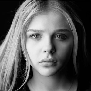 LEBENSMASKE Chloe Grace Moretz auf Bestellung Lifecast Kunstharz Gesicht Gießen lebensgroße Film Spezialeffekte gegossen Requisite Kopf Bild 3