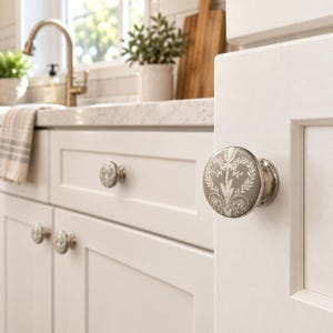 Gray Floral Cabinet Knob, 38mm Botanical Drawer Knob, Decorative Silver Tone Dresser Pull, Vintage Furniture Hardware