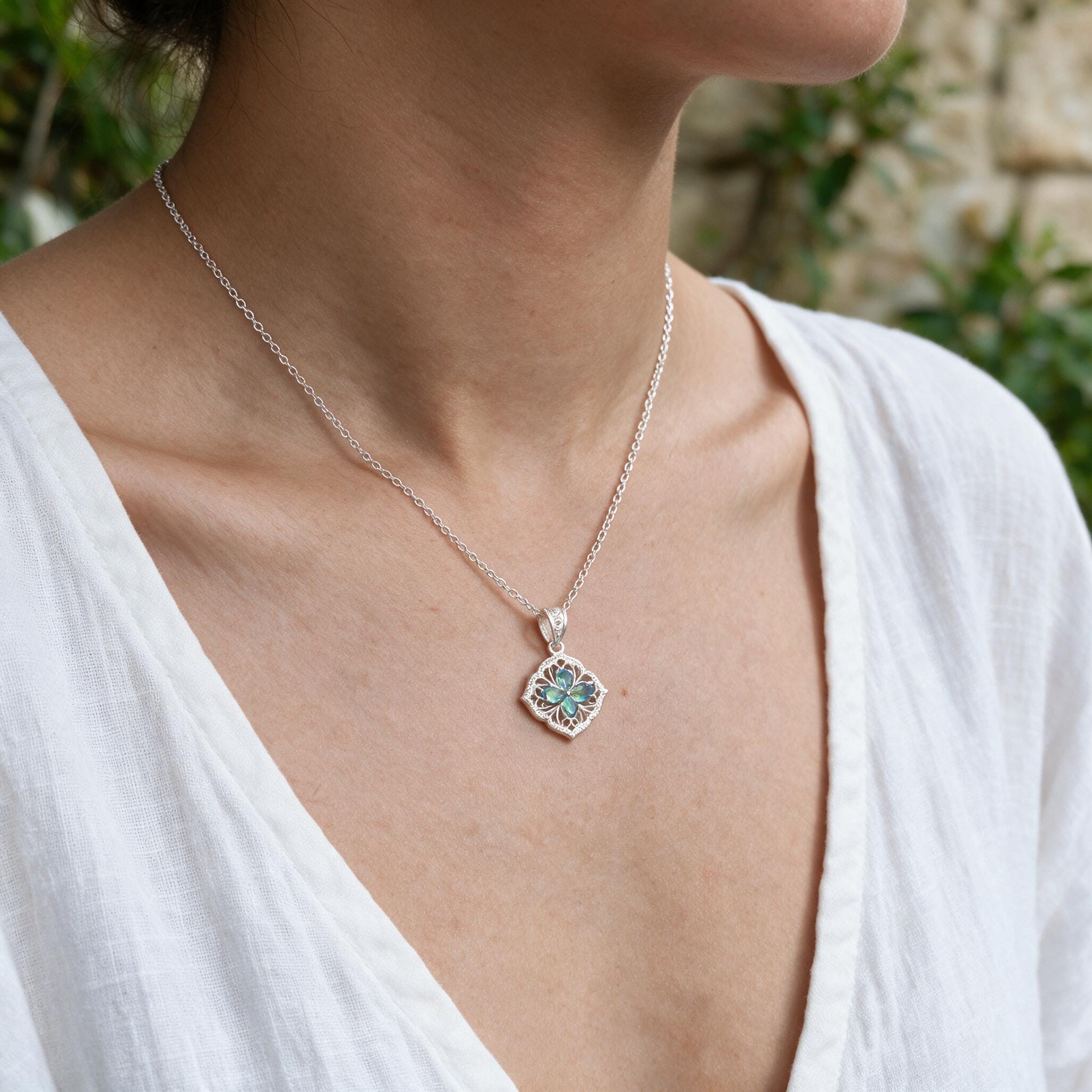 Blue clover necklace - Etsy 日本