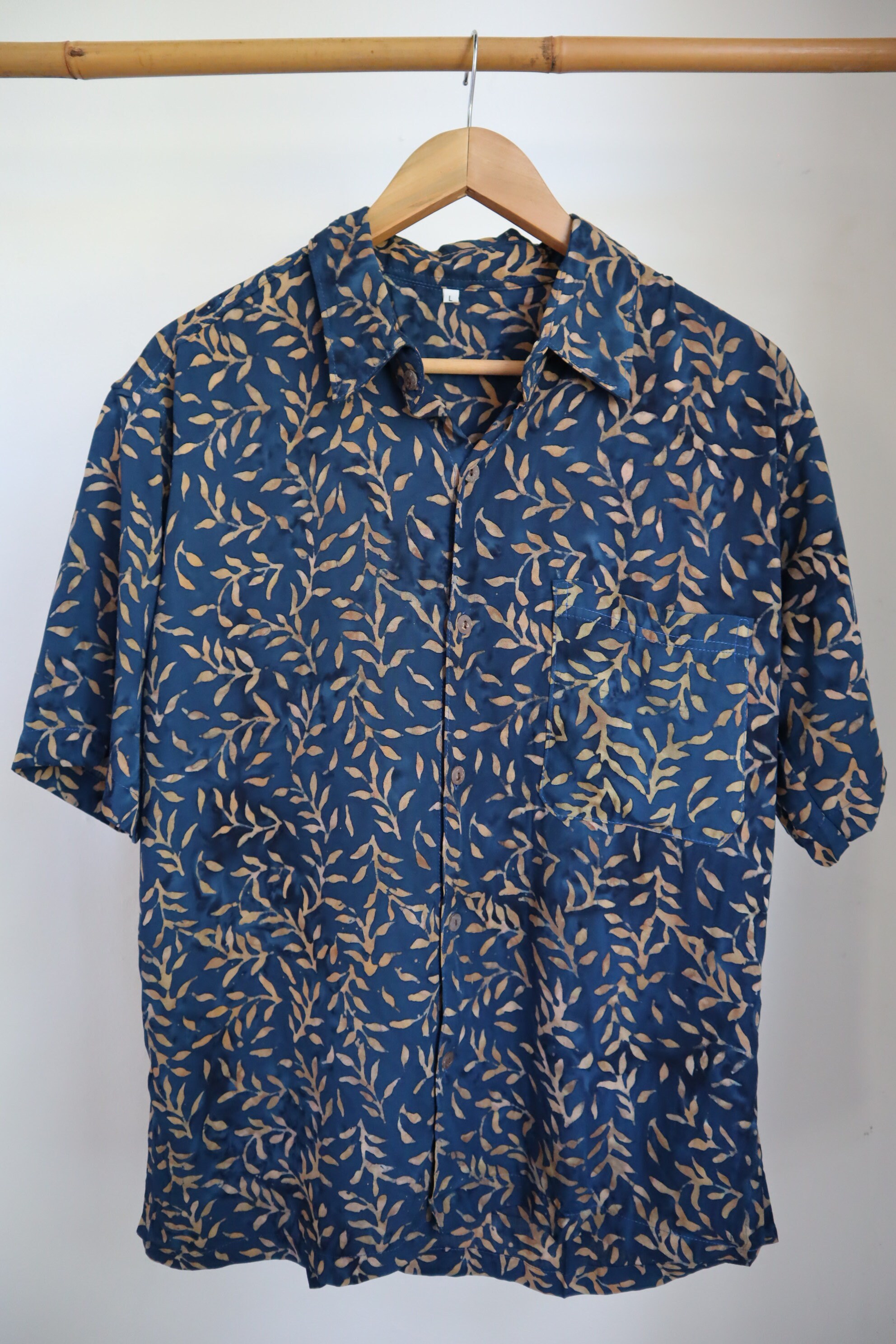 Men's Hoja Batik Button Up Collar Shirt Hawaiian | Etsy