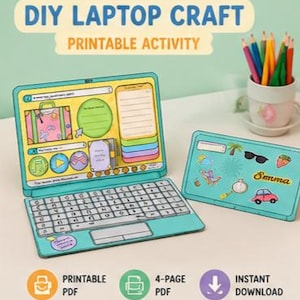 Könnte beinhalten: Eine DIY-Laptop-Bastelaktivität zum Ausdrucken mit einem Papier-Laptop, dessen Bildschirm bunte Symbole und eine Tastatur zeigt. Daneben liegt ein geschlossener Papier-Laptop-Deckel, der mit Aufklebern und dem Namen Samma verziert ist. Ein Becher enthält Buntstifte.